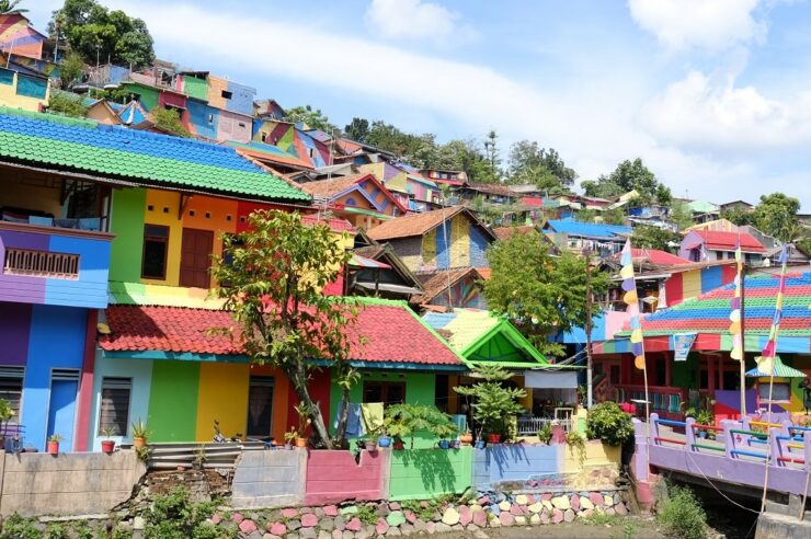 Image for Residents transform ‘drab’ Indonesian village with rainbow facelift